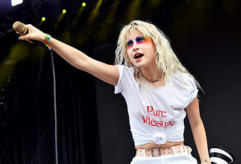 Paramore band, Hayley called out, Ex bandmate, Homophobia HD wallpaper
