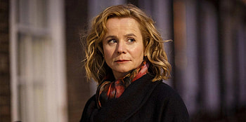 Emily Watson, Intense portrayals, Complex emotions, Acting brilliance HD wallpaper