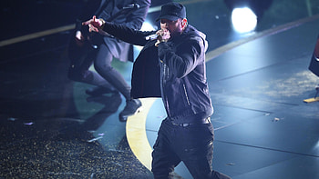 Kendrick Lamar and Eminem at the Super Bowl halftime show, Hip-hop legends, Show-stopping performances, Memorable collaborations HD wallpaper
