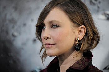 Vera Farmiga, Wallpics HD wallpaper