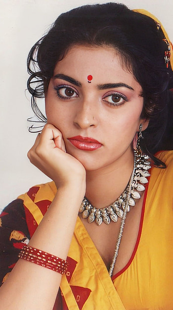 Juhi chawla, bollywood actress HD phone wallpaper
