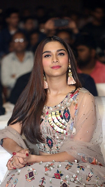 Saiee Manjrekar, Actress, Saiee Manjrekar Actress HD phone wallpaper