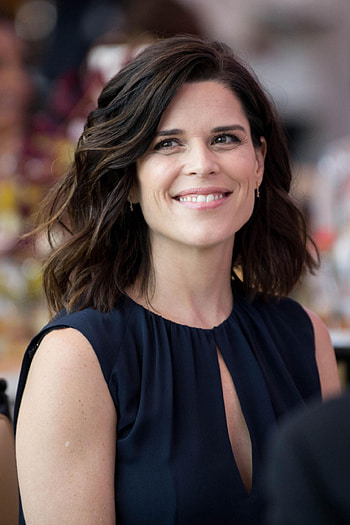 Neve Campbell, Star portraits, Exciting news, Celebrities in spotlight HD phone wallpaper