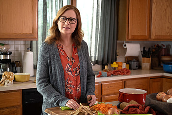Mean Girls 2024 Movie - Kitchen Scene, movie, Mean Girls (2024) HD wallpaper