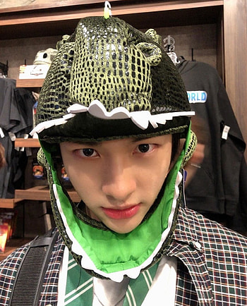 hyunjin bestie pic, kpop, stray kids, straykids HD phone wallpaper