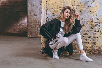 Gigi Hadid Reebok Be More Human hoot 2018, gigi-hadid, celebrities, girls, reebok HD wallpaper