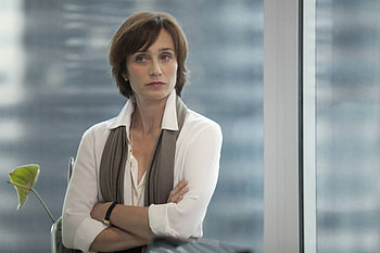 Kristin Scott Thomas, Striking , Diverse , Aesthetic backgrounds HD wallpaper