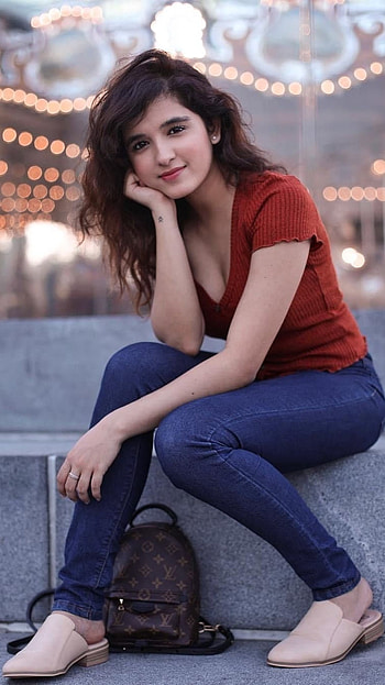 Shirley Setia, Beautiful, Bollywood Singer HD phone wallpaper