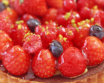 Strawberries, delicious, fruits, cake HD wallpaper