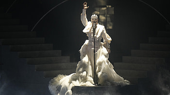 ESCBubble live ticker, Sheldon Riley, Suspicious outfit, Eurovision 2022 HD wallpaper