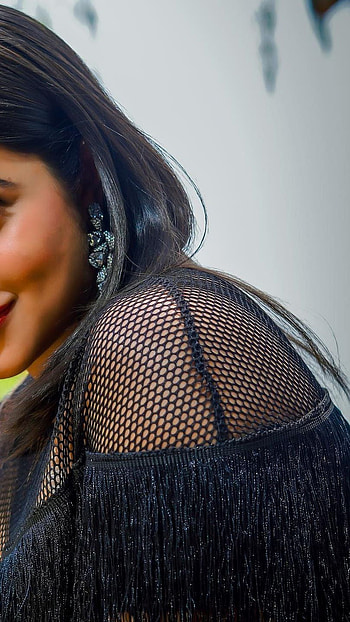 Poorna kasim, telugu actress HD phone wallpaper