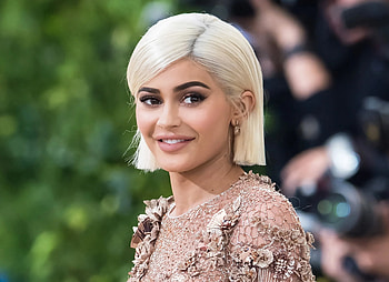 Kylie Jenner, Celebrity pregnancy, Policing women's bodies, Teen Vogue HD wallpaper
