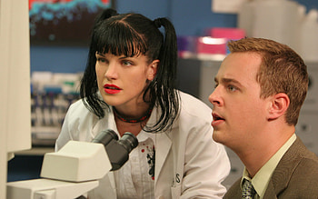 Naval investigators, Criminal cases, Intricate mysteries, Action-packed drama HD wallpaper