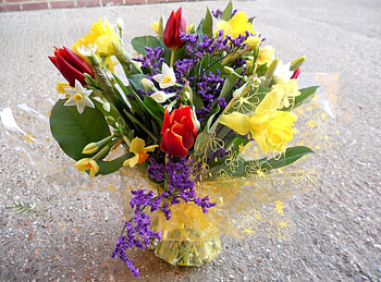 Flowers, Tulips, Narcissussi, Asphalt, Bouquet, Packaging HD wallpaper