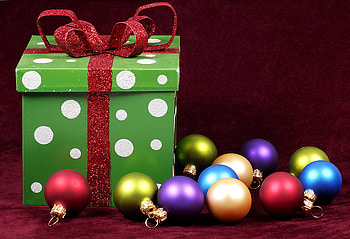 Christmas gift, balls, colours, gift, christmas HD wallpaper