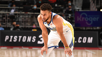 Stephen Curry, Solo star, Thriving performance, Basketball sensation HD wallpaper
