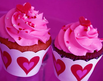 Cupcakes, icing, heart, food HD wallpaper