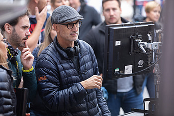 Craig Gillespie, Cruella Director, Complex Character HD wallpaper