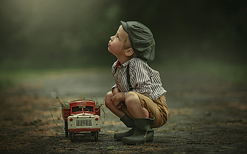 Boy and Truck, toy, boy, hat, truck HD wallpaper