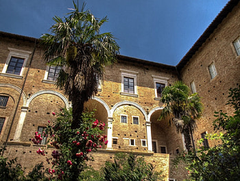 Garden of the 15th century Ducal Palace in Urbino Italy, italy, urbino, palace HD wallpaper