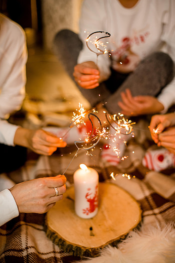 People, Holidays, Sparks, Holiday, Sparklers, Bengal Lights, Candle HD phone wallpaper