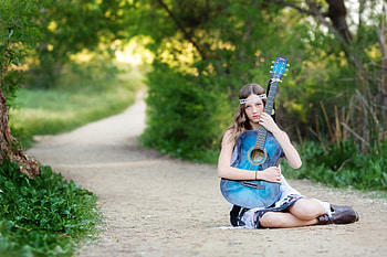 Country Girl Playing Guitar HD wallpaper
