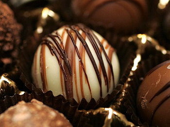 Chocolat bonbons, delicious, candy, chocolat, chocolat candyes, choco, bonbons, karamel, candyes, bonbon, cream HD wallpaper