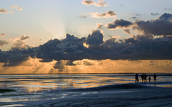 North Sea Lights, clouds, sky, people, calm, sunset, ocean, beach HD wallpaper