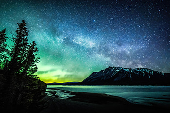 Aurora And The Milky Way Abraham Lake , aurora, northern-lights, milky-way, lake, nature HD wallpaper