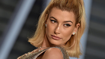Hailey Bieber, Minimalist street style, Fashion inspiration, Chic outfits HD wallpaper