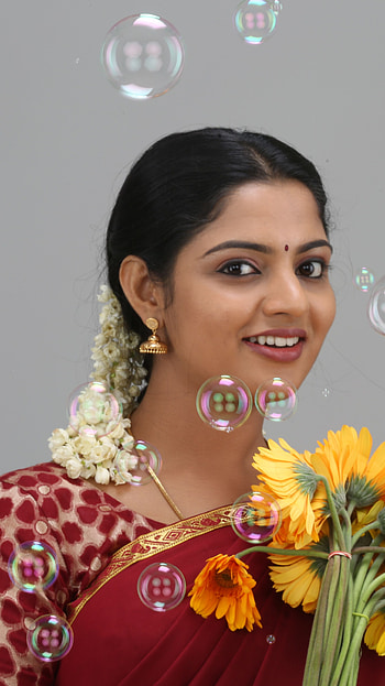 Nikila vimal, mallu actress, onbathu kuzhi sampath HD phone wallpaper