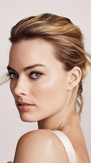 Margot Robbie, Screen beauty, Celebrity showcase, Enchanting aura HD phone wallpaper