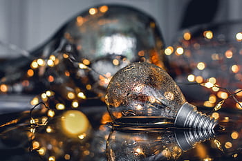 Close-up of wet light bulbs and fairy lights reflecting on a surface. HD wallpaper