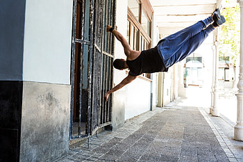 City runners, Limitless movement, Parkour lifestyle, No boundaries HD wallpaper