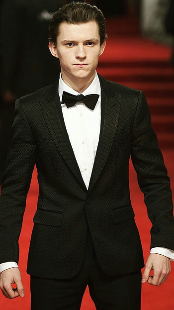 Tom Holland, Tom Holland Hollywood Hero HD phone wallpaper
