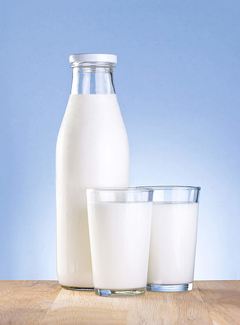 Raw milk safety, Unpasteurized milk risks, Nutrient-rich option, Local farm milk HD phone wallpaper