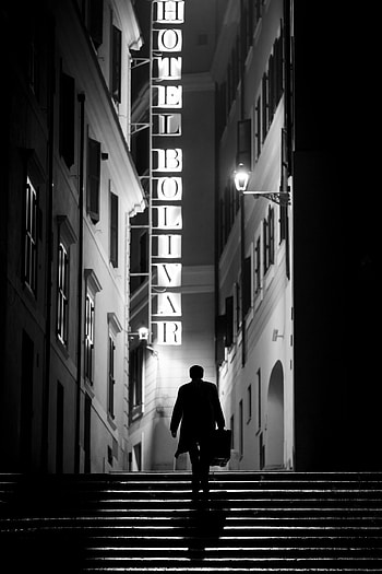 Ripley-Inspired Andrew Scott Silhouette - Monochrome Town, TV Show, Black & White, town HD phone wallpaper
