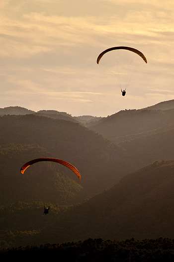 Paragliding sport, Couple adventure, Hiking thrill, Enchanting places HD phone wallpaper