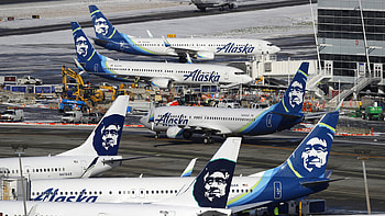 Alaska Airlines, Pilot strike, Contract negotiations, Stalled contract HD wallpaper