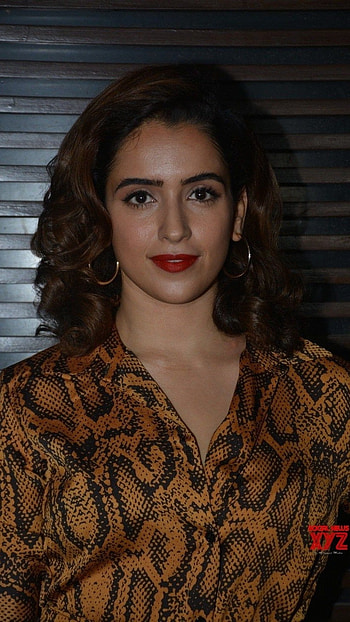 Sanya Malhotra, Bollywood, Heroine HD phone wallpaper