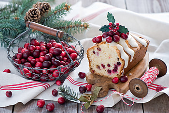 Cranberry cake goodness, Bountiful berries, Still life beauty, Confection perfection HD wallpaper