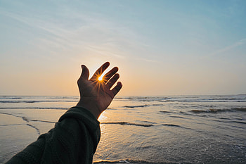 Sea, Sun, Waves, Hand, Miscellanea, Miscellaneous, Beams, Rays, Fingers HD wallpaper