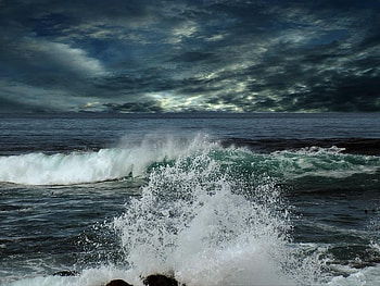 Splashing on the Rocks, sky, water, ocean, splash HD wallpaper