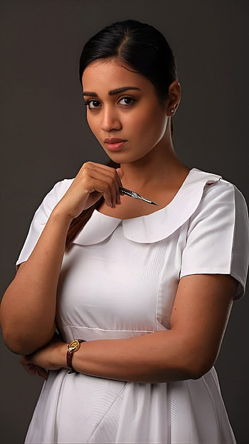 Nivetha pethuraj, bloody mary, tamil movie HD phone wallpaper