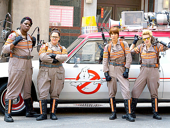 Paul Feig slams Sony, Omitting 2016 Ghostbusters, New box set, Franchise controversy HD wallpaper