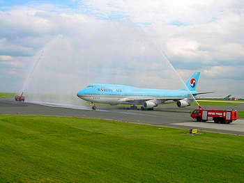 Shower By Plane, cool HD wallpaper