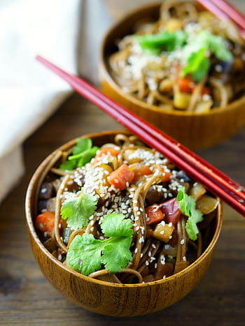 Delicious Asian noodle salad with vegetables, sesame seeds, and cilantro in wooden bowls. HD phone wallpaper