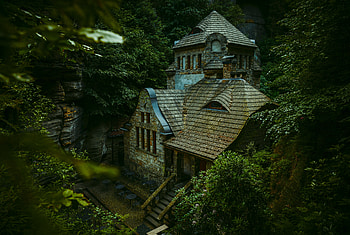 Serene Green Retreat: Nature-Inspired House, house, green, nature, architecture HD wallpaper