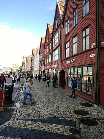 Bryggen, Must-see attractions, Bergen, Norway HD phone wallpaper