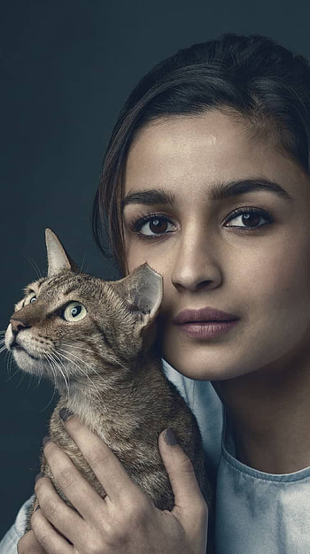 Alia bhatt, bollywood actress, pet lover HD phone wallpaper